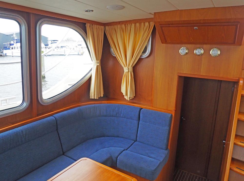 Saloon, Accommodation